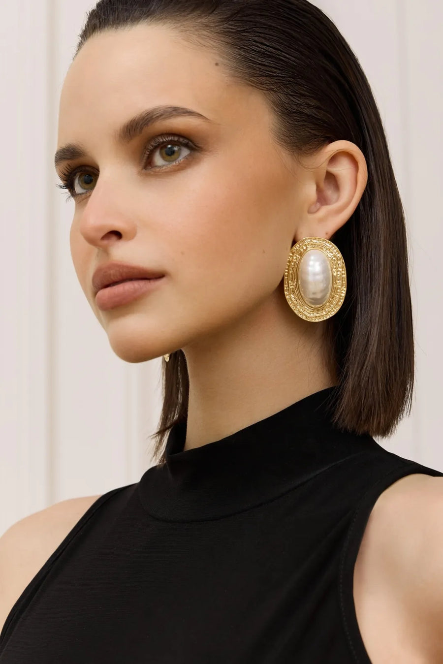 Isabelle | Pearl Crystal Oval Stud Earrings – Diamanté Border Statement Jewellery